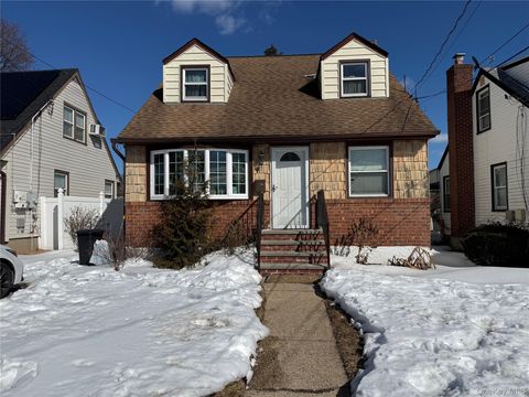 117 Ruxton Street Uniondale NY 11553
