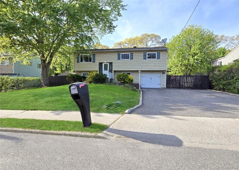 Homes For Sale - 529 Hawkins Road<br/> Selden, NY 11784