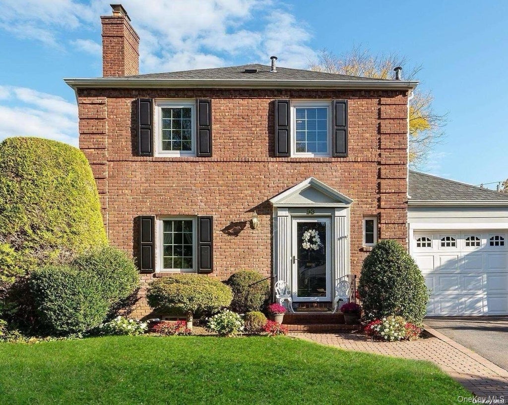 Photo of 93 Kingsbury Road, Garden City, NY 11530 (MLS # 1038079)