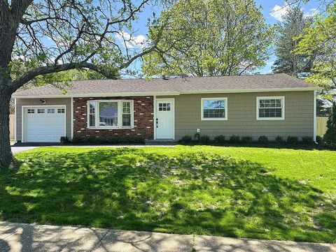 86 Inverness Road Holbrook NY 11741