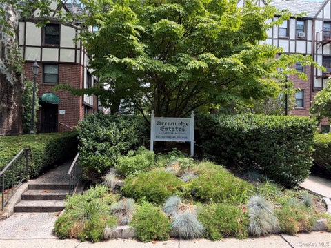 Photo of 3 Greenridge Avenue #8-D, White Plains, NY 10605 (MLS # 1046840)