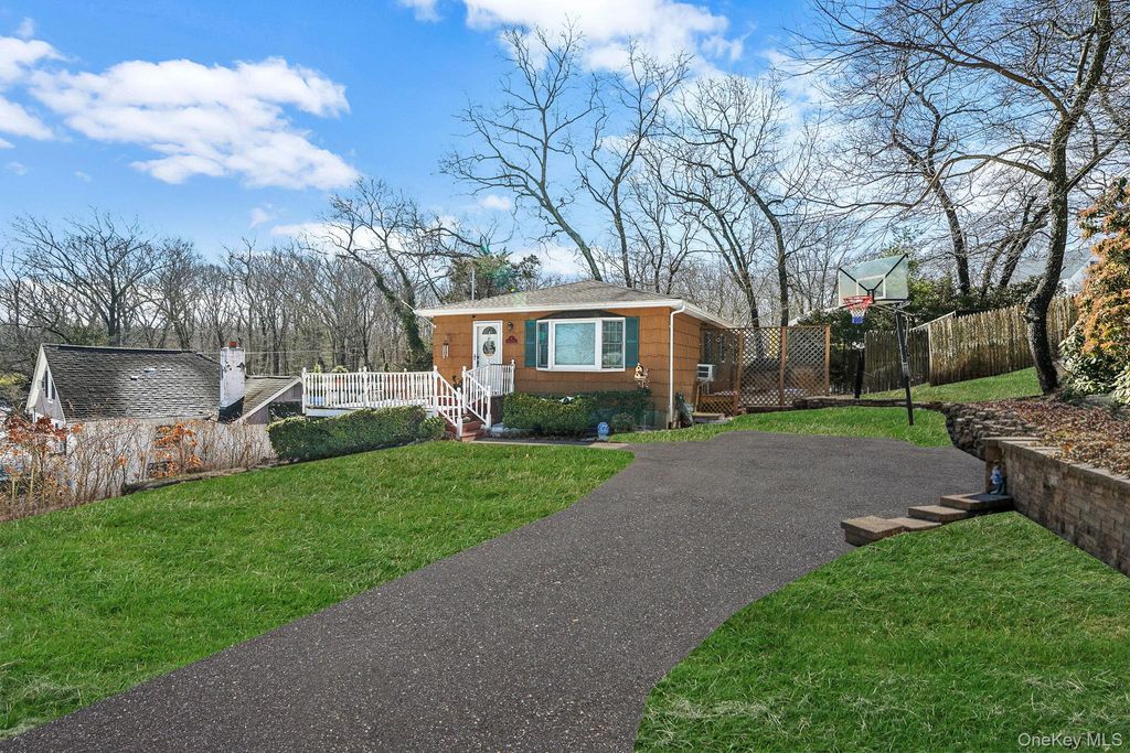 Photo of 6 Hillside Road, Sound Beach, NY 11789 (MLS # 964582)