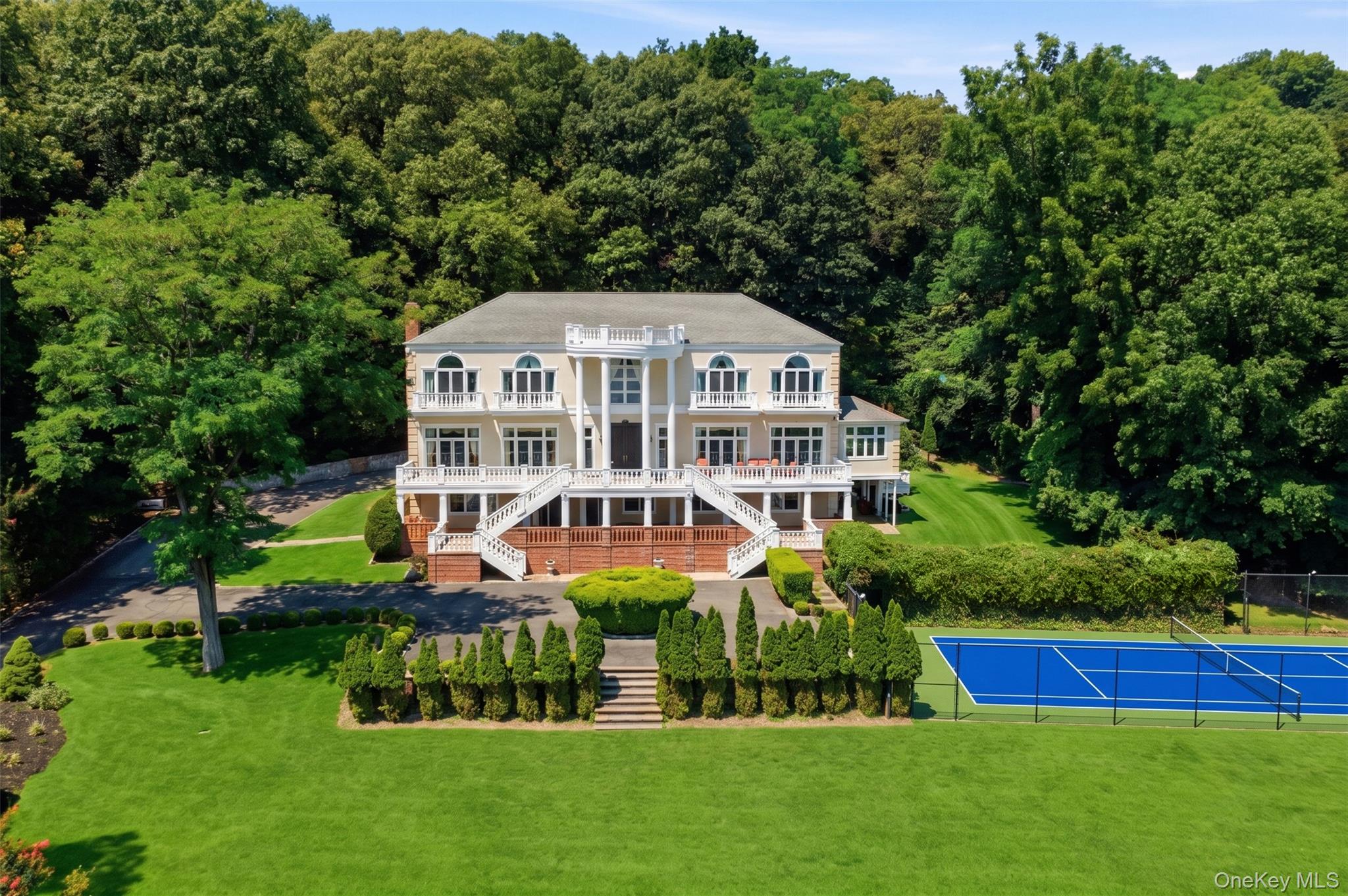 1007 W Shore Road