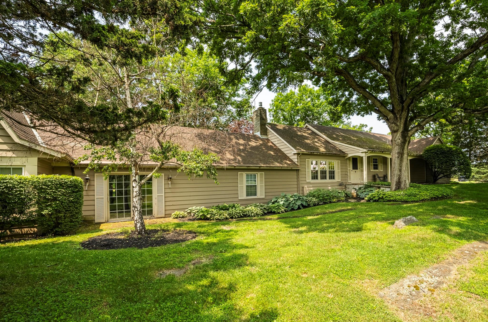 Pitcher Road, Rhinebeck, New York - 3 Bedrooms  
3 Bathrooms  
10 Rooms - 