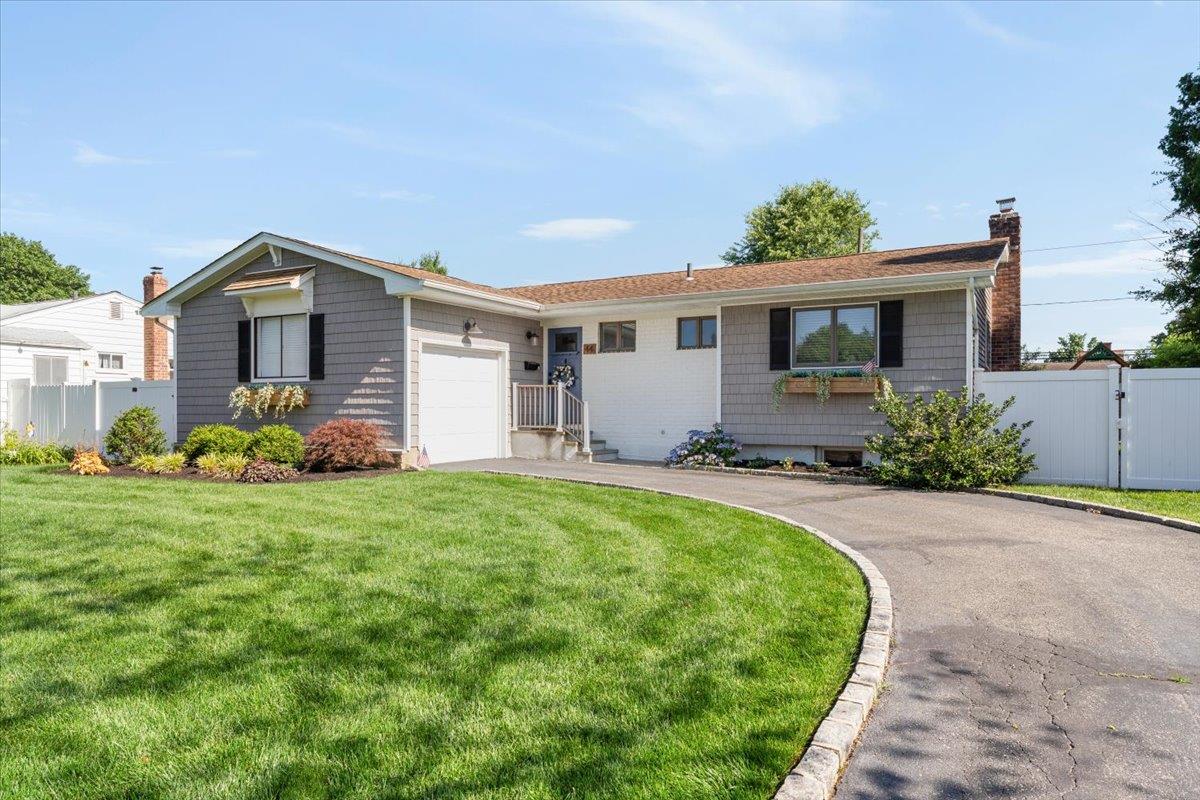 44 Havemeyer Ln, Commack, NY 11725, US | Buy, Sell, Rent, Analyze