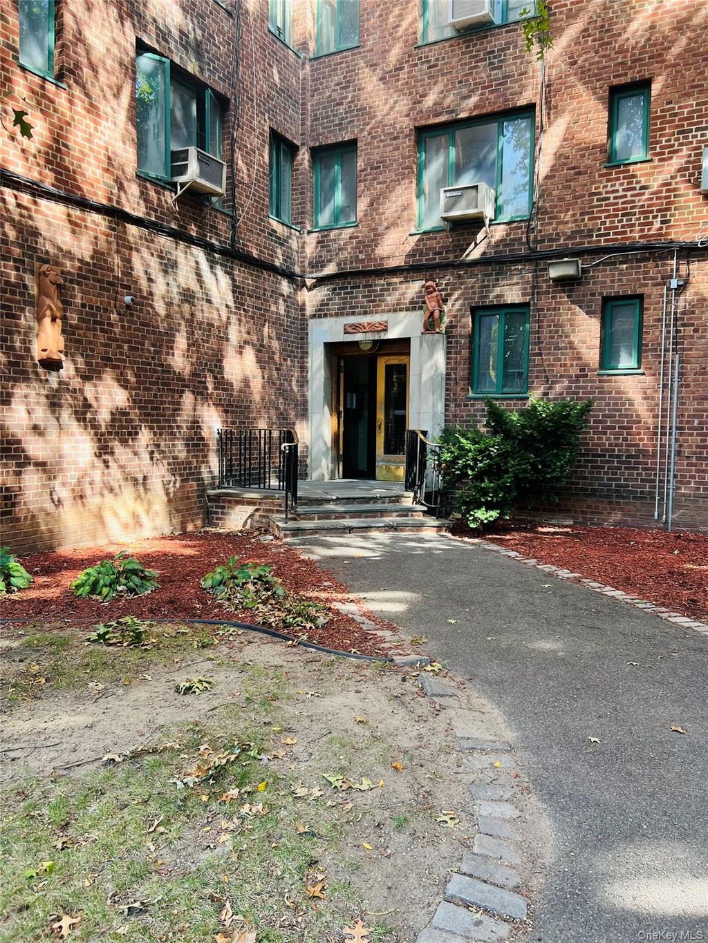 Photo of 1504 Metropolitan Avenue #ME, Bronx, NY 10462 (MLS # 943056)