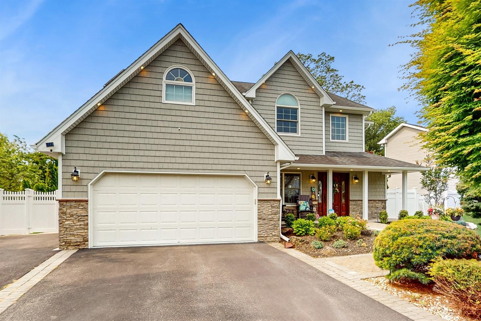 Property for Sale at Long, House Way, Commack, Hamptons, NY - Bedrooms: 4 
Bathrooms: 3  - $1,199,000