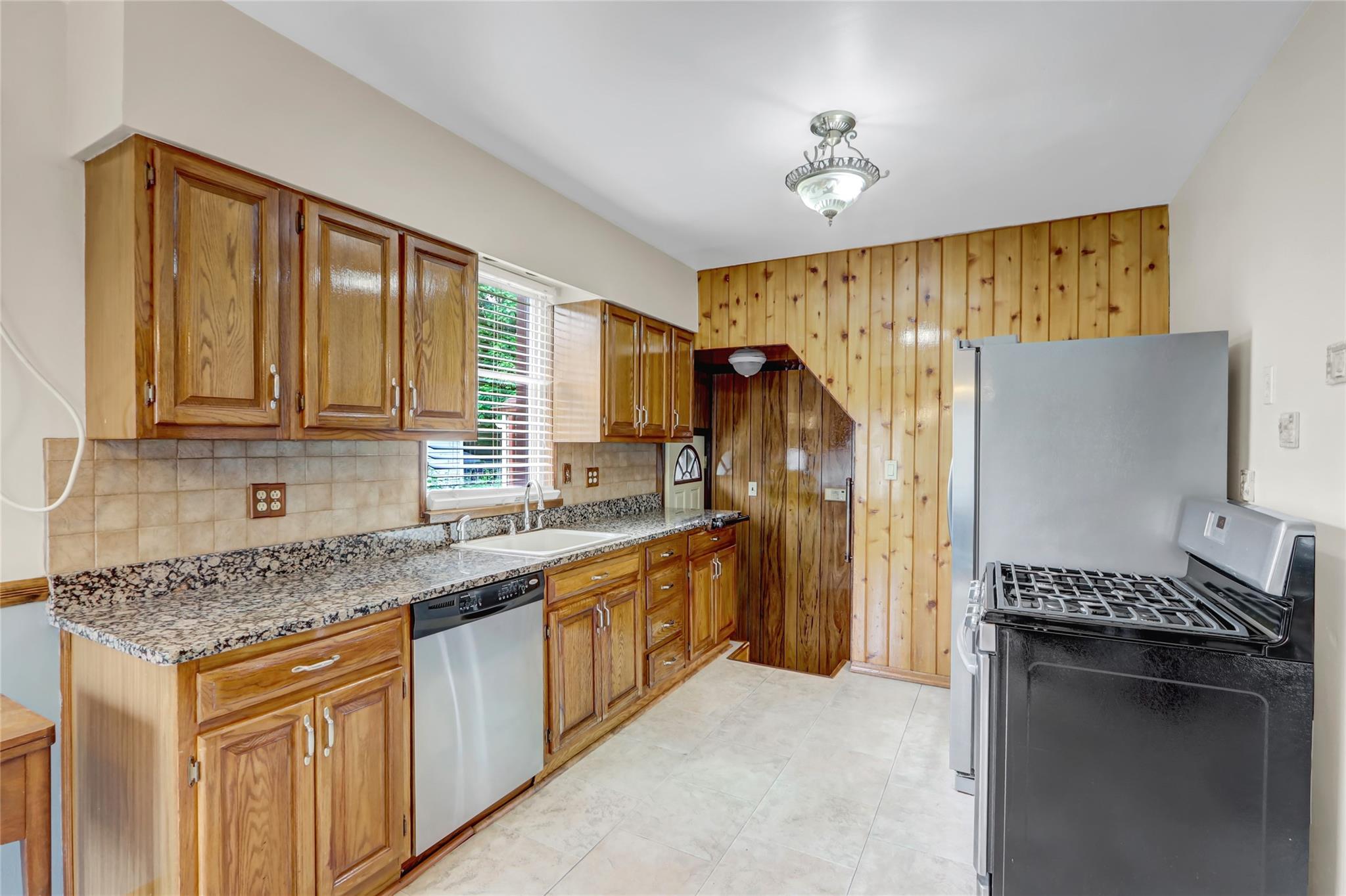 247-24 136th Road, Rosedale, New York image 7