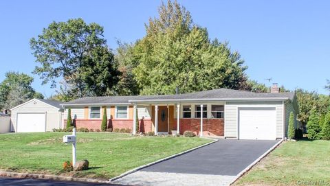 Photo of 1 University Heights Drive, Stony Brook, NY 11790 (MLS # 922451)
