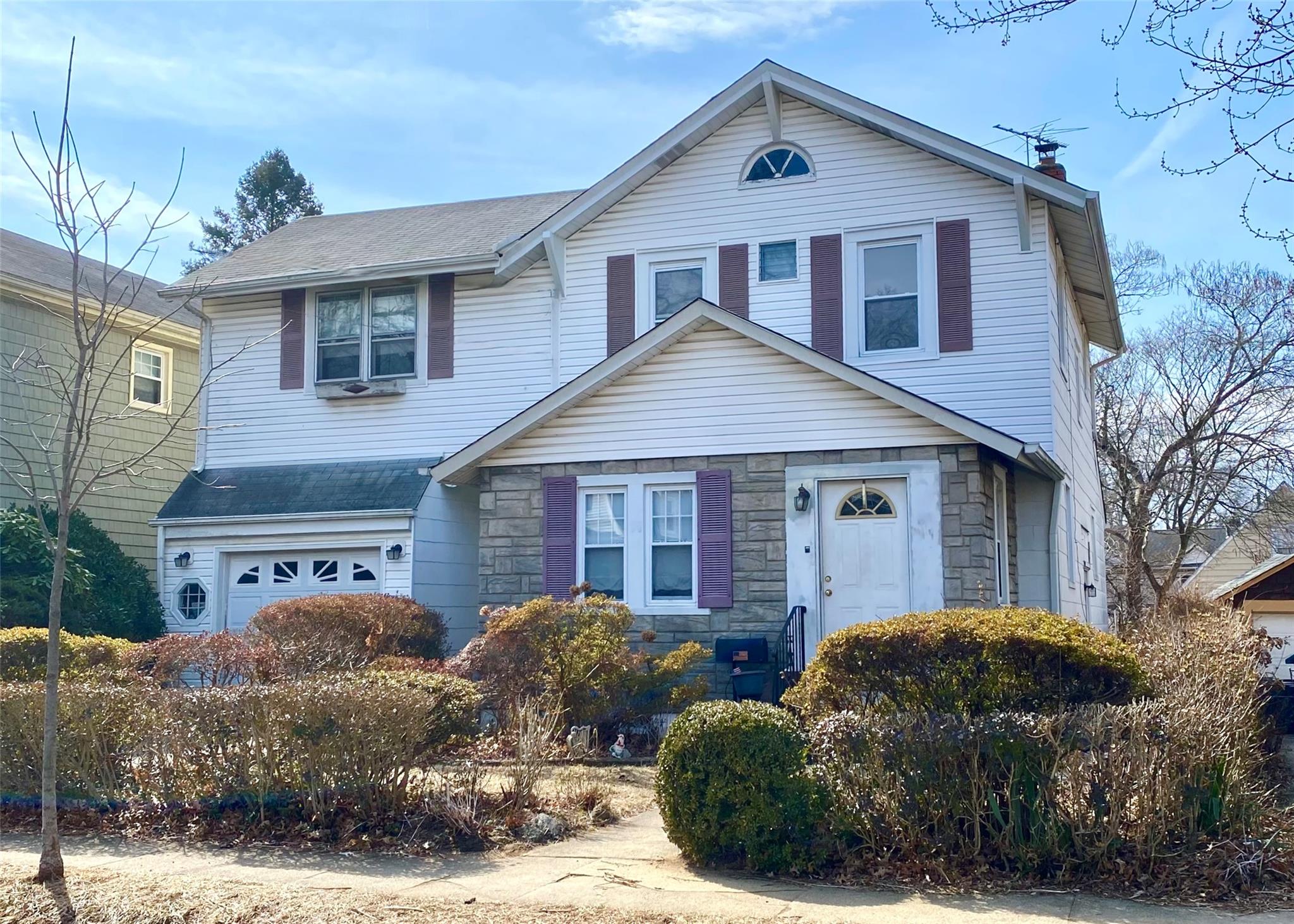 34 Daisy Avenue, Floral Park, New York image 1