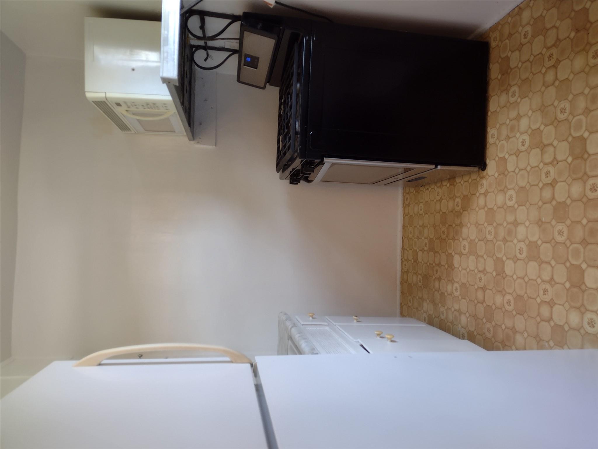 242-52 Horace Harding 2