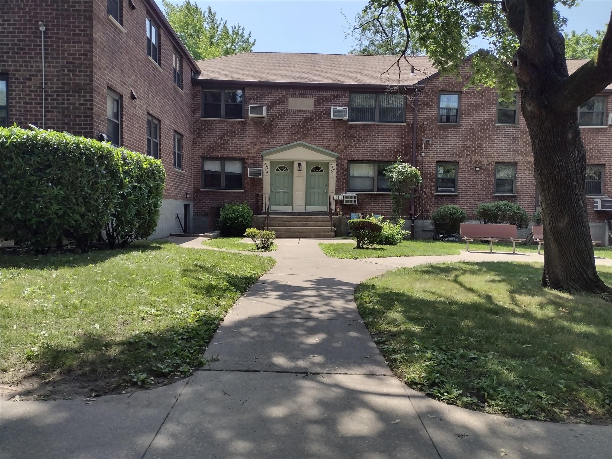 242-52 Horace Harding 2