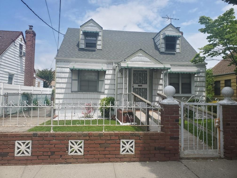 143rd Avenue, Rosedale, Queens, NY - 4 Bedrooms  
2 Bathrooms  
6 Rooms - 