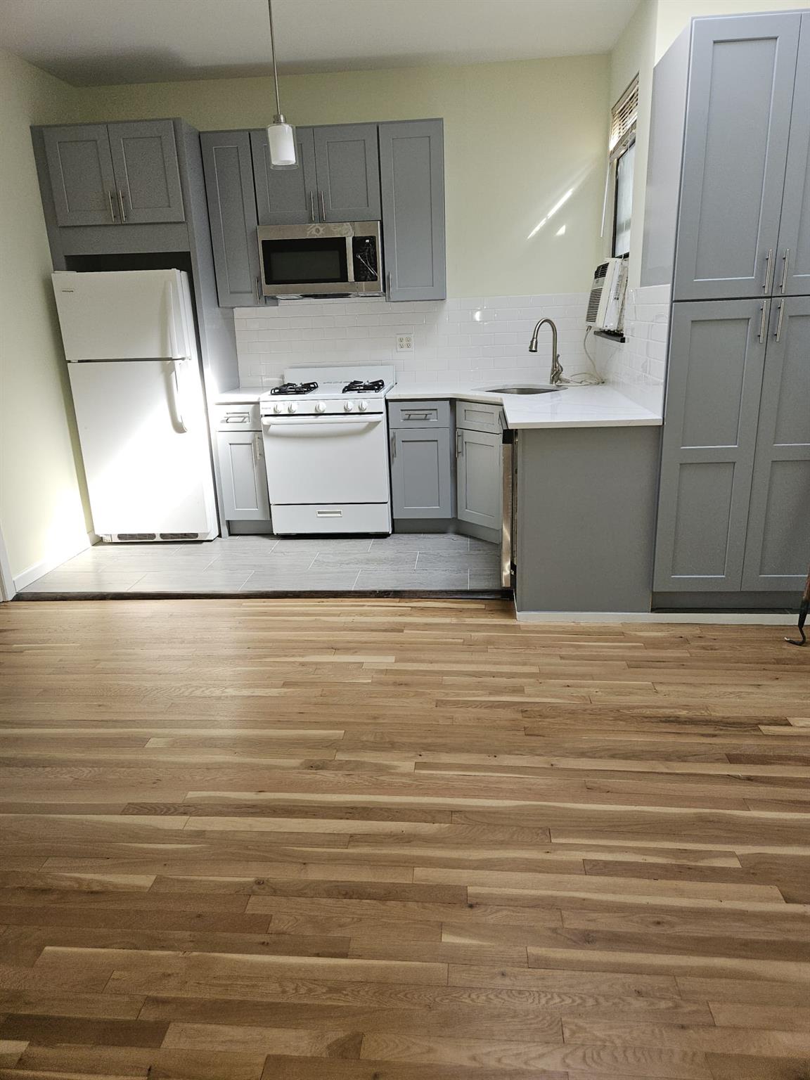 Springfield Blvd Blvd 2nd Floor, Queens Village, Queens, NY - 2 Bedrooms  
1 Bathrooms  
4 Rooms - 