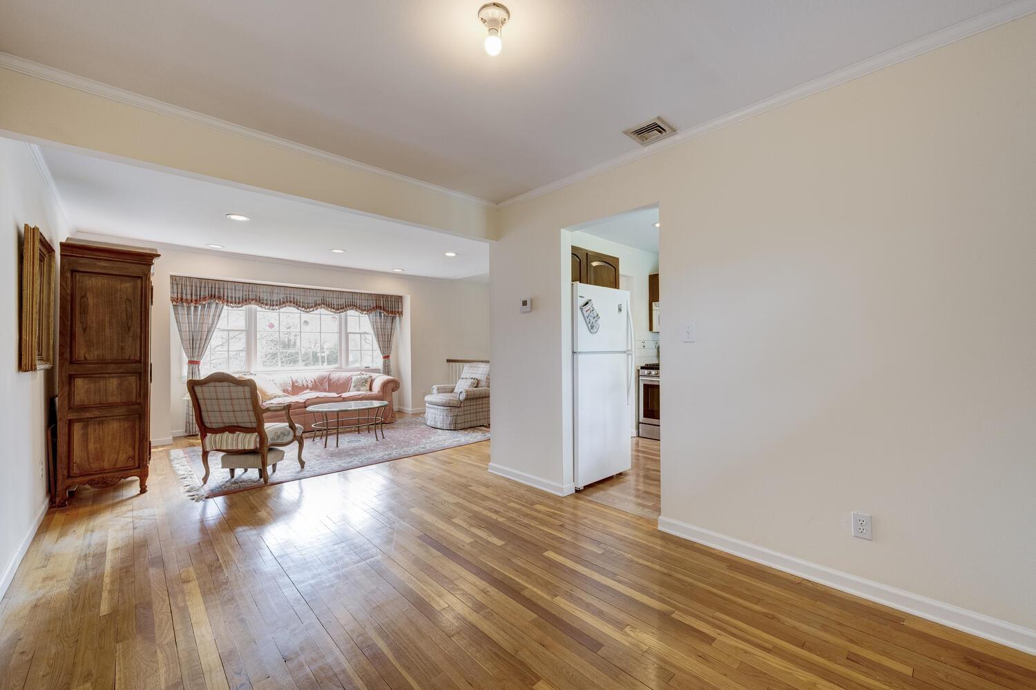 15 Hayrick Lane, Commack, New York image 9