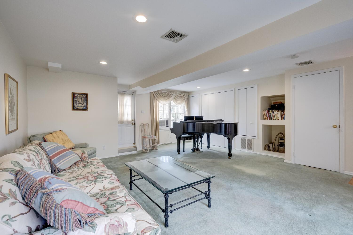 15 Hayrick Lane, Commack, New York image 14