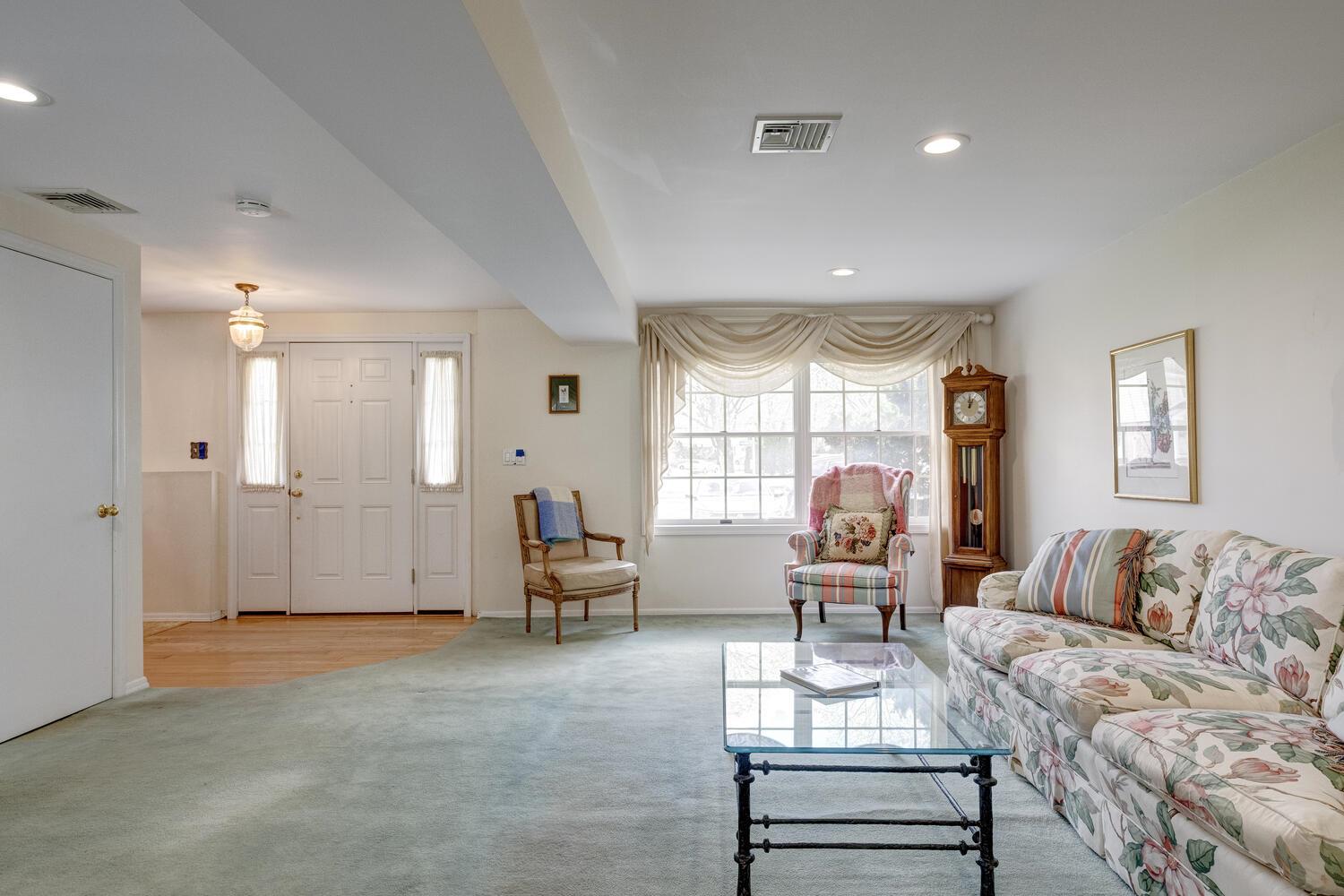 15 Hayrick Lane, Commack, New York image 13