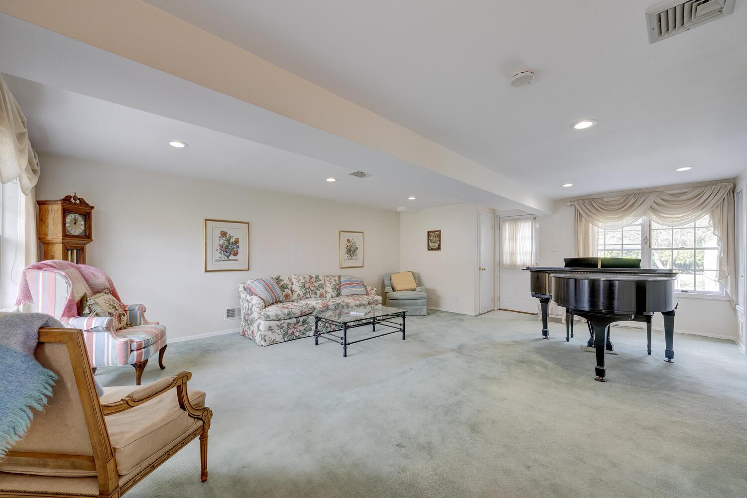 15 Hayrick Lane, Commack, New York image 12