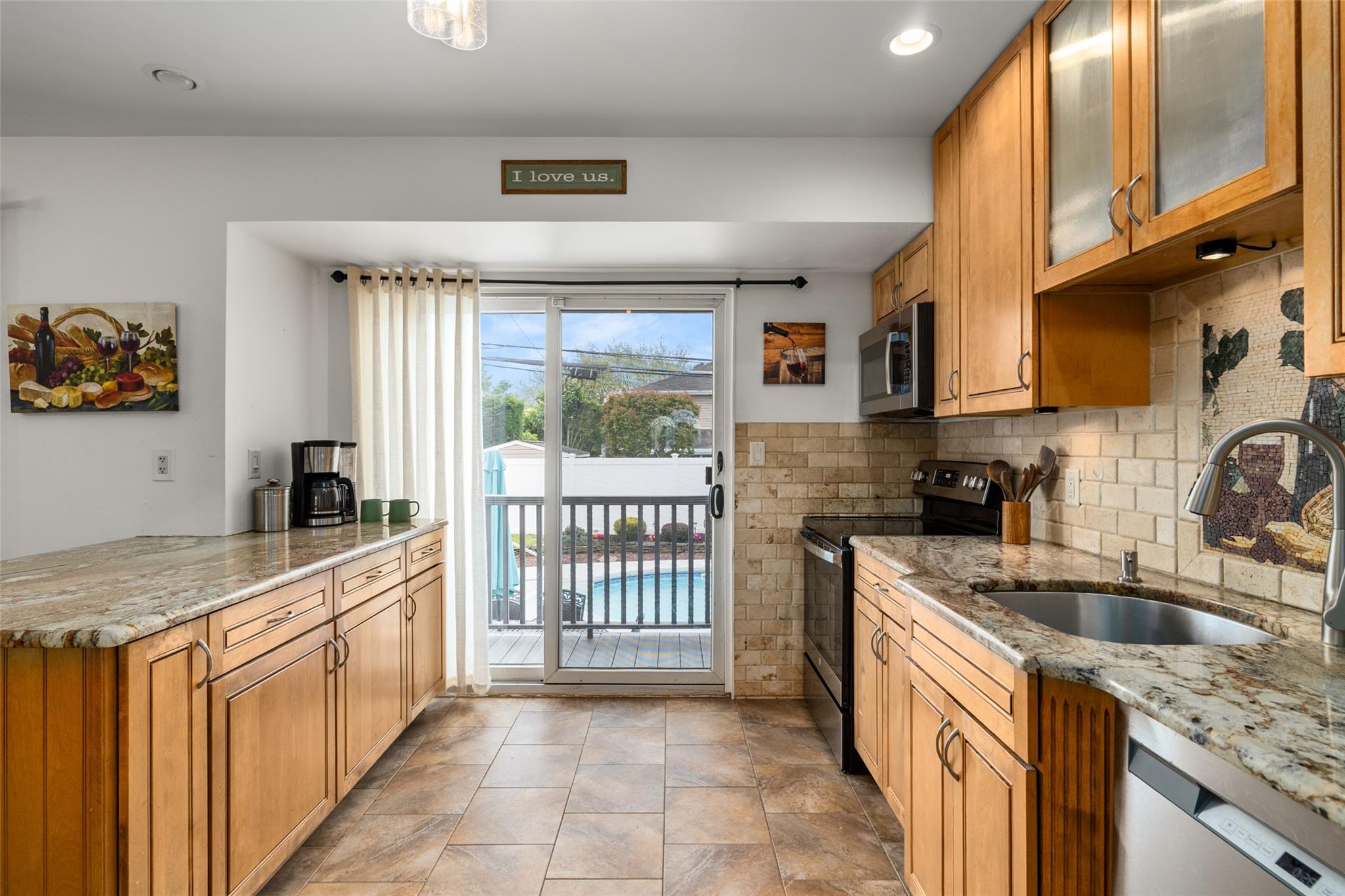 24 Lincoln Street, Farmingdale, New York image 11