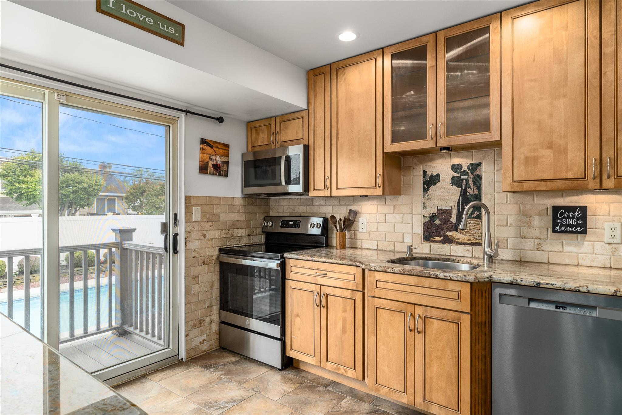 24 Lincoln Street, Farmingdale, New York image 10