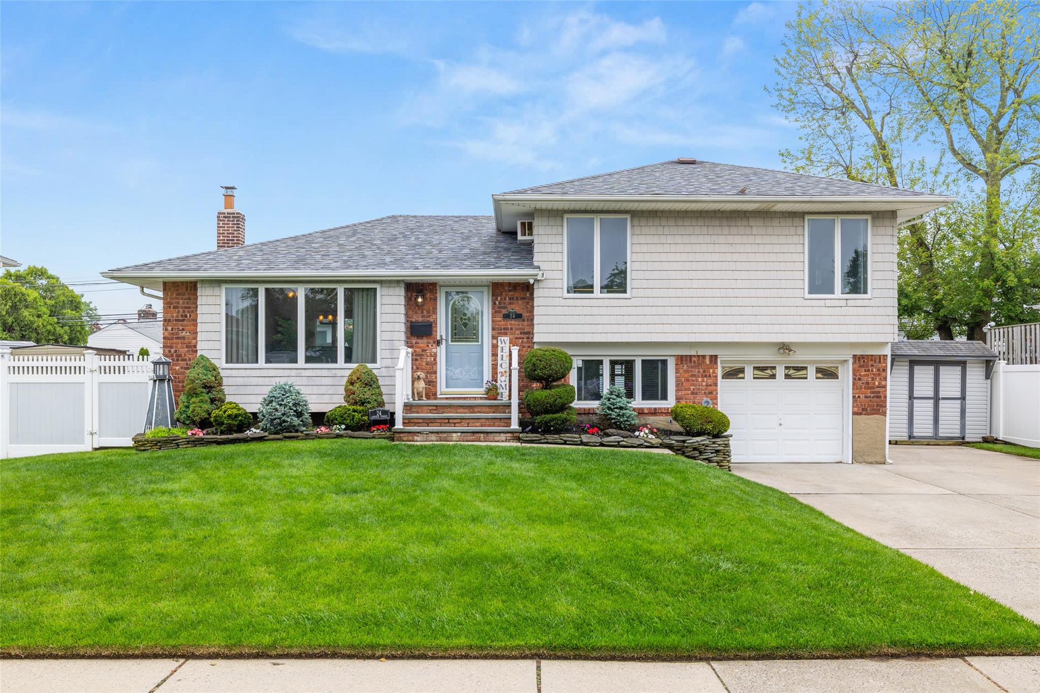24 Lincoln Street, Farmingdale, New York image 1