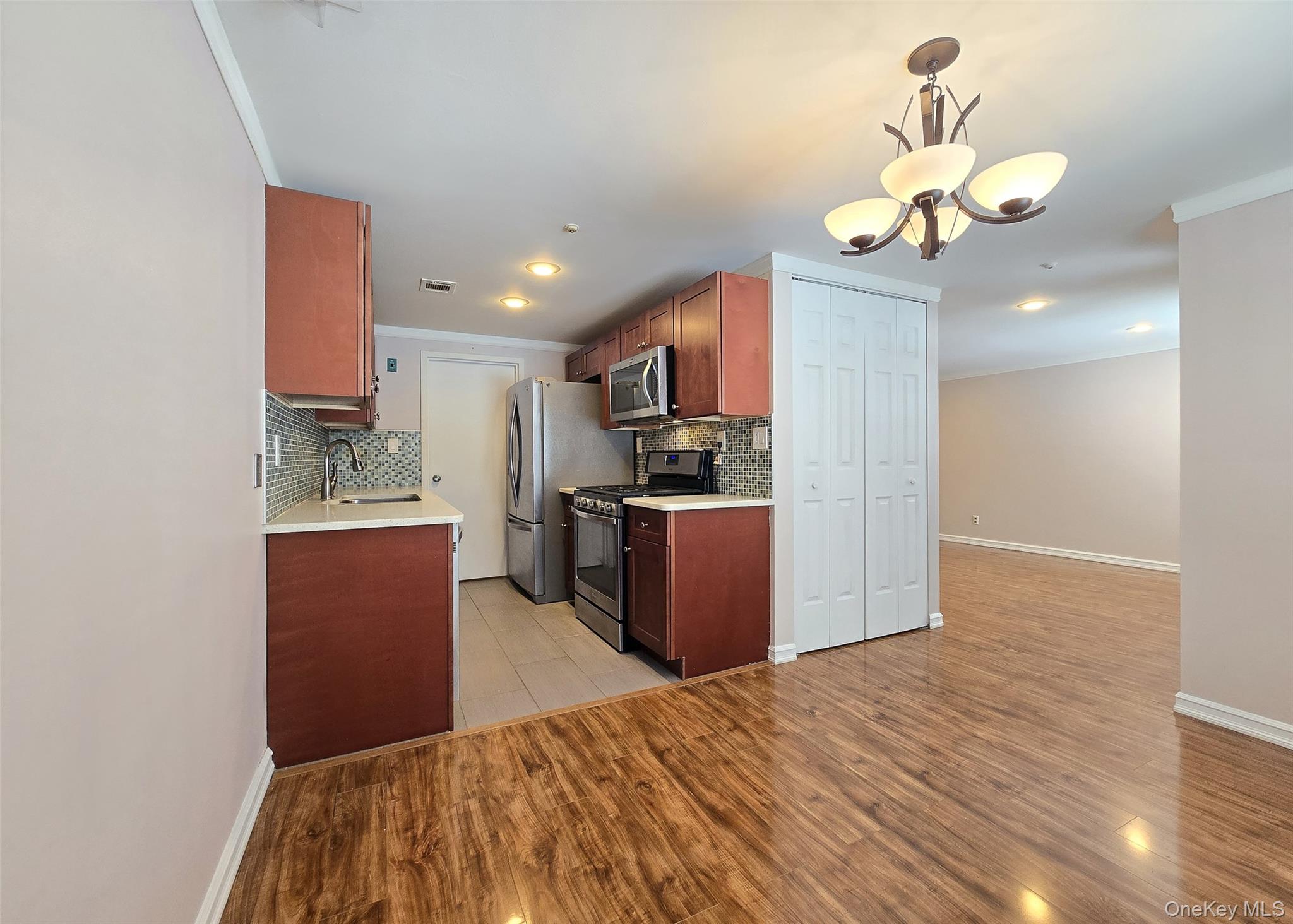 107 Glen Hollow Drive