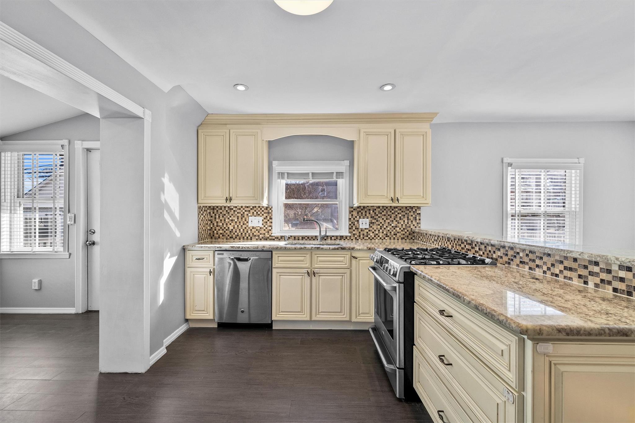 2904 Yates Avenue, Bronx, New York image 9