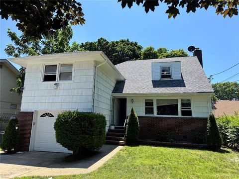 Homes For Sale - 104 Phoenix Street<br/> Nassau County, Hempstead, NY 11550