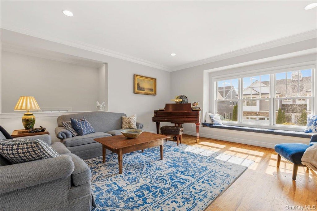 Photo of 30 Hidden Ridge Court, Scarsdale, NY 10583 (MLS # 1040428)