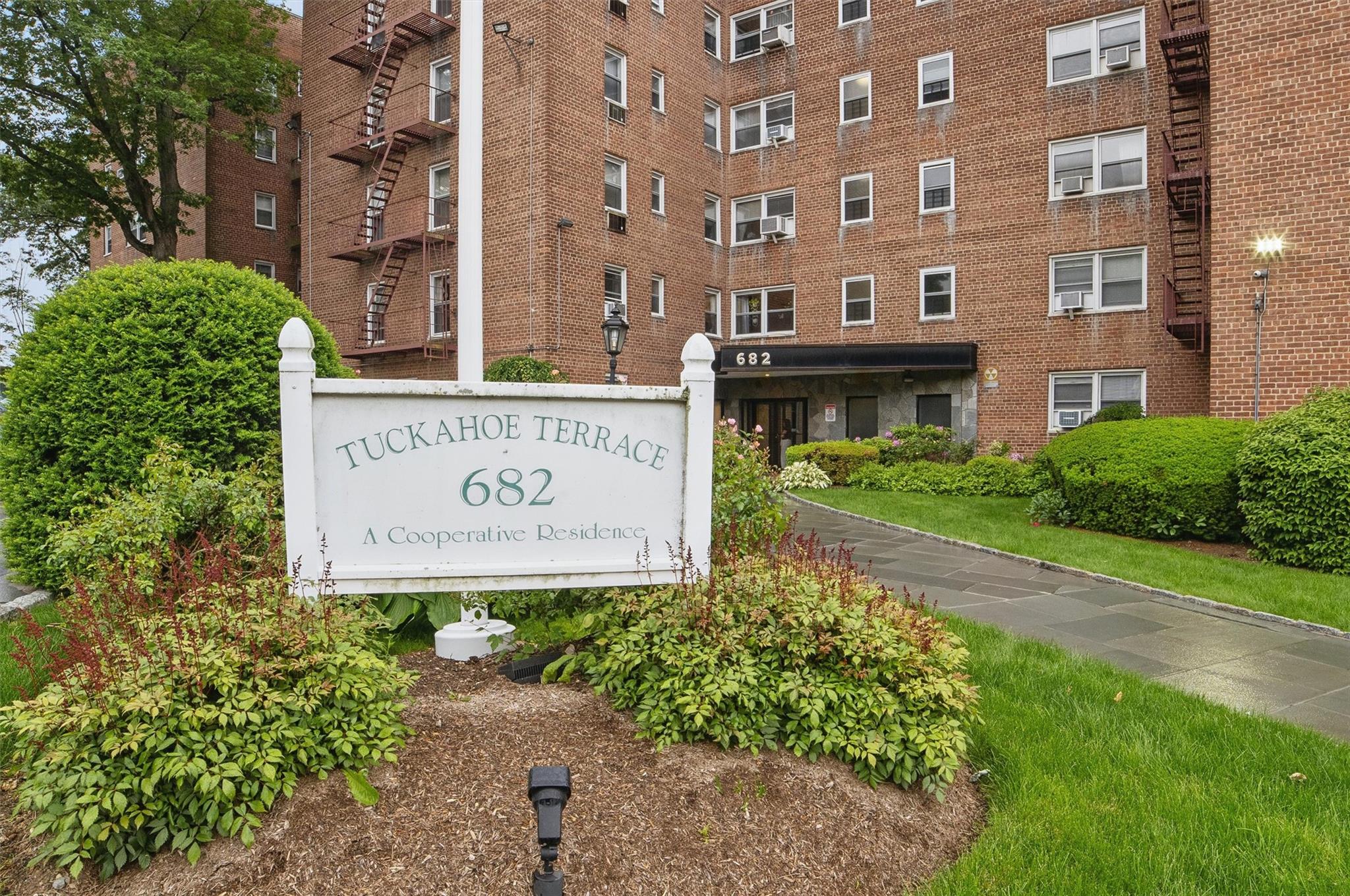 682 Tuckahoe Road #1A, Yonkers, New York image 1