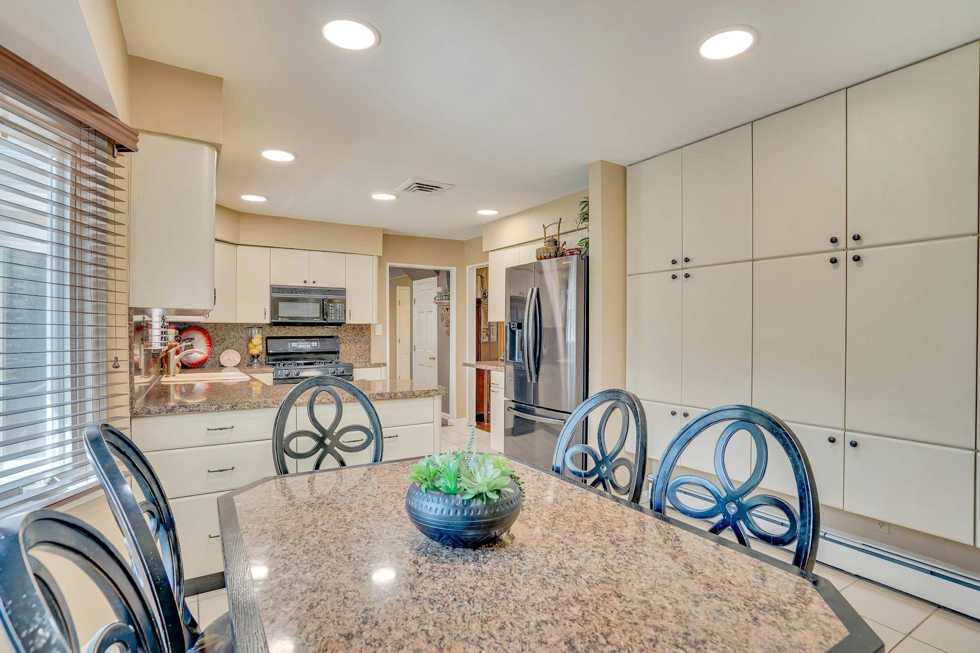 8 Bayard Drive, Dix Hills, New York image 28