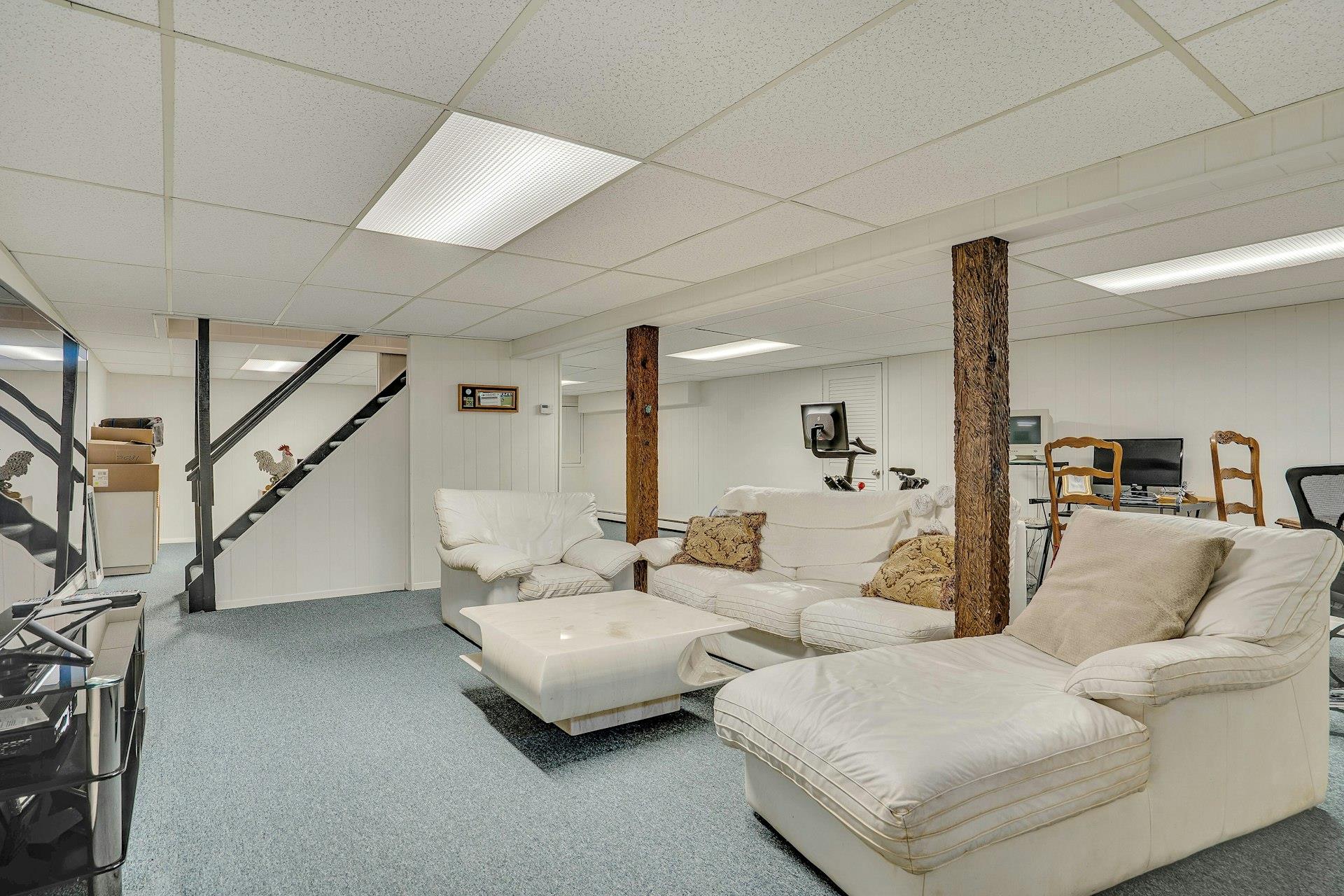 8 Bayard Drive, Dix Hills, New York image 38