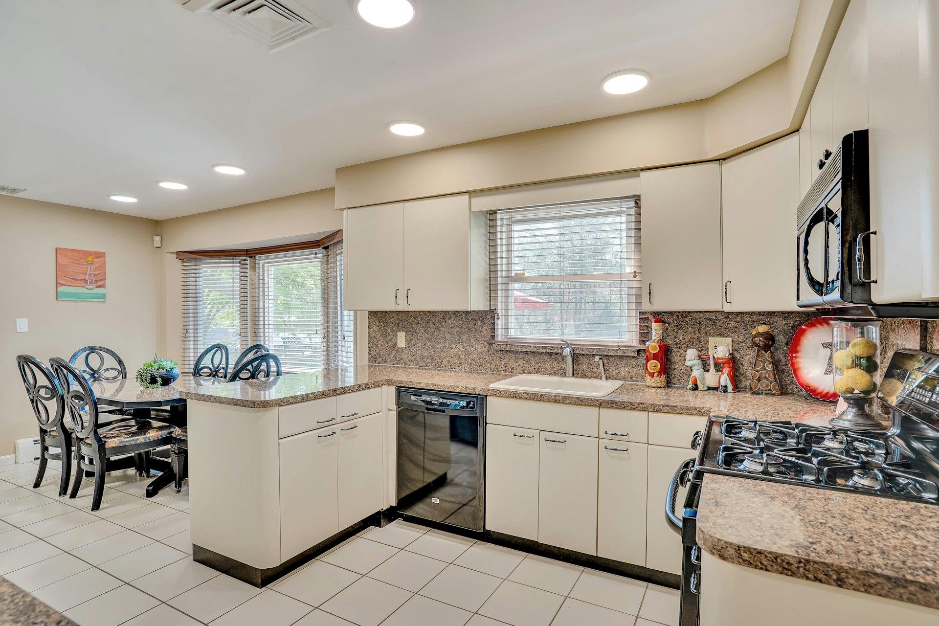 8 Bayard Drive, Dix Hills, New York image 23