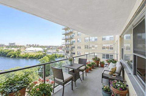 Homes For Sale - 2500 Johnson Avenue #6S<br/> Bronx, NY 10463