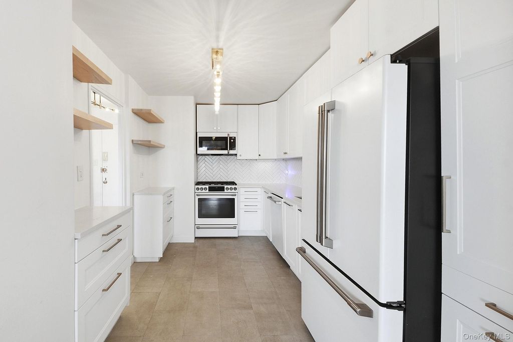 Photo of 2500 Johnson Avenue #6S, Bronx, NY 10463 (MLS # 961899)