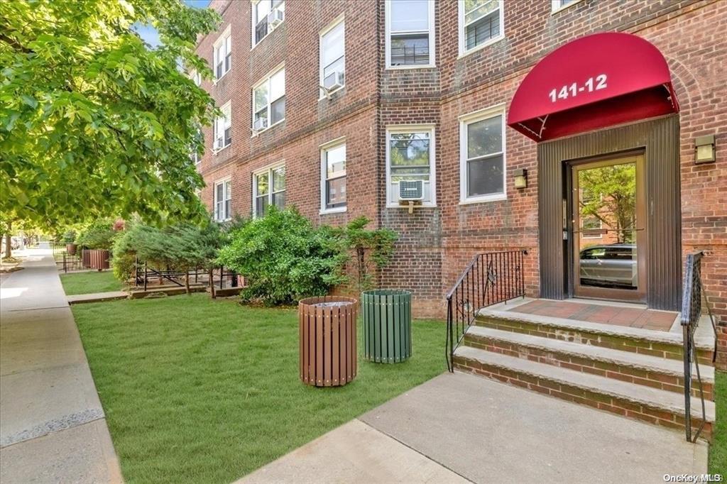 Rental Property at 79th Ave Ave 1I, Kew Garden Hills, Queens, NY - Bedrooms: 1 
Bathrooms: 1 
Rooms: 4  - $2,300 MO.