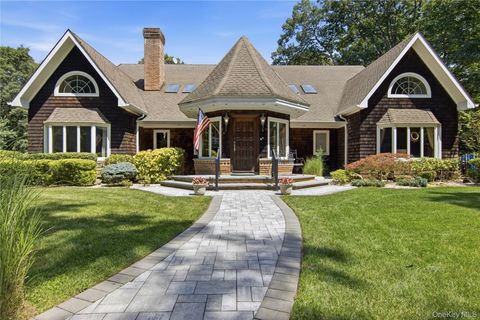 Photo of 55 Meadow Glen Road, Northport, NY 11768 (MLS # 1027958)