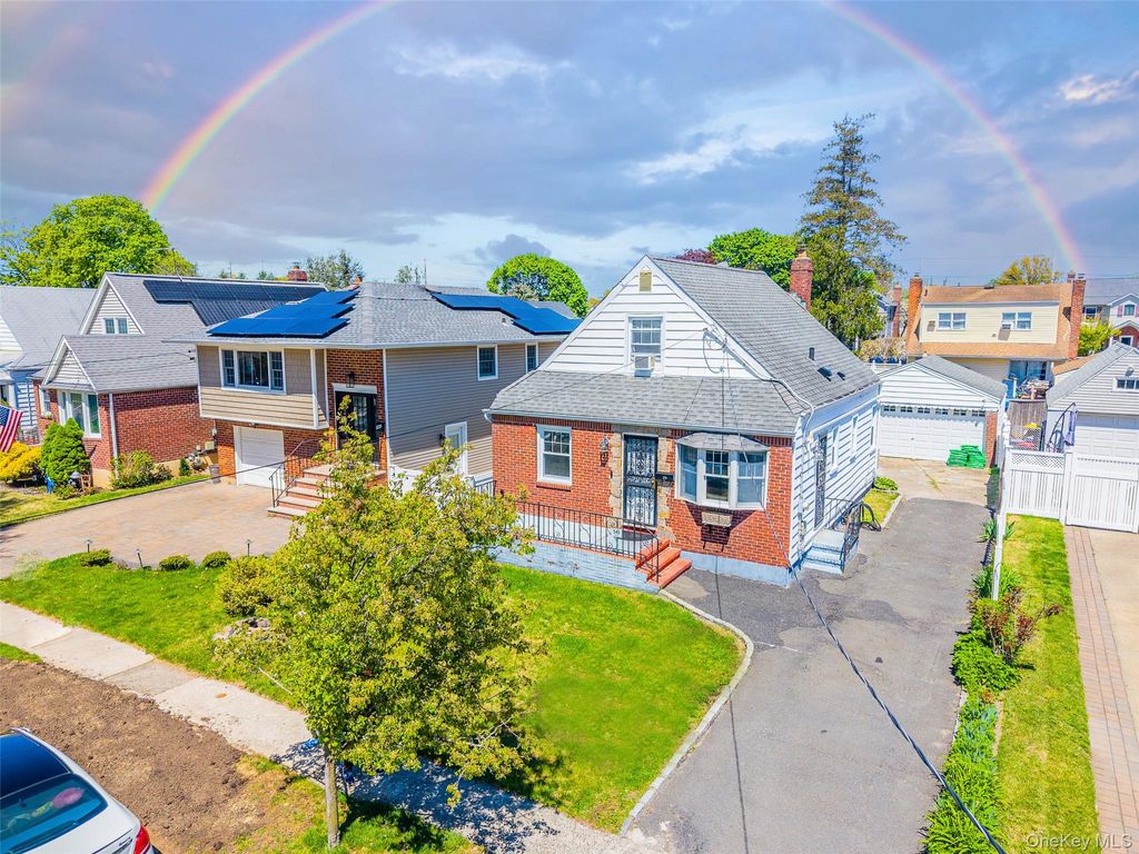 Photo of 545 7th Avenue, New Hyde Park, NY 11040 (MLS # 991845)