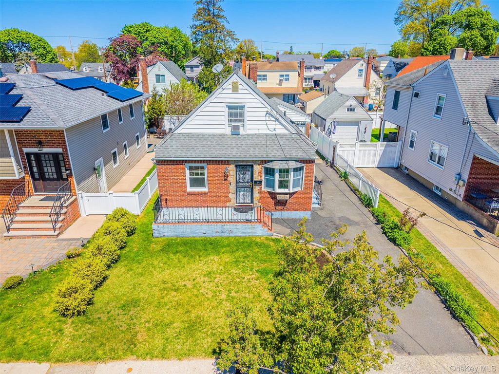 Photo of 545 7th Avenue, New Hyde Park, NY 11040 (MLS # 991845)