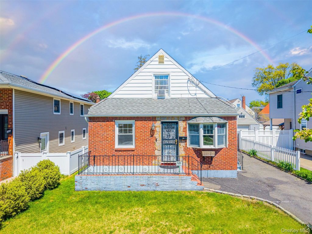 Photo of 545 7th Avenue, New Hyde Park, NY 11040 (MLS # 991845)