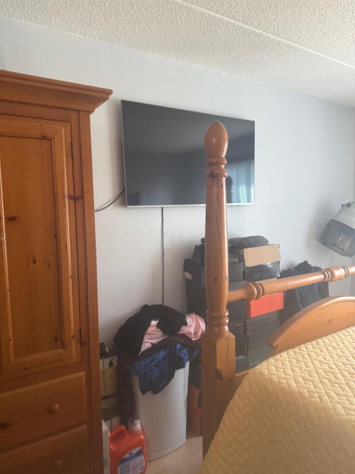 Adrian Avenue D8, Bronx, New York - 2 Bedrooms  
2 Bathrooms  
4 Rooms - 