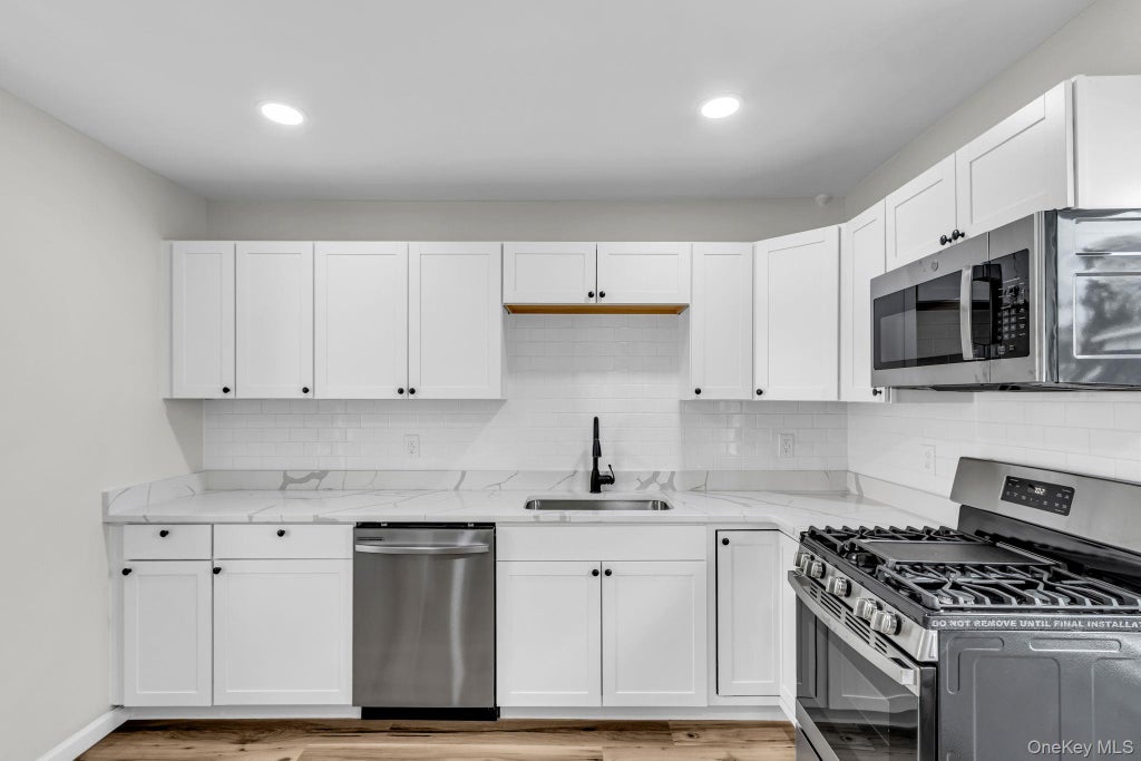 Photo of 44 Glenwood Avenue, Poughkeepsie, NY 12603 (MLS # 1067861)