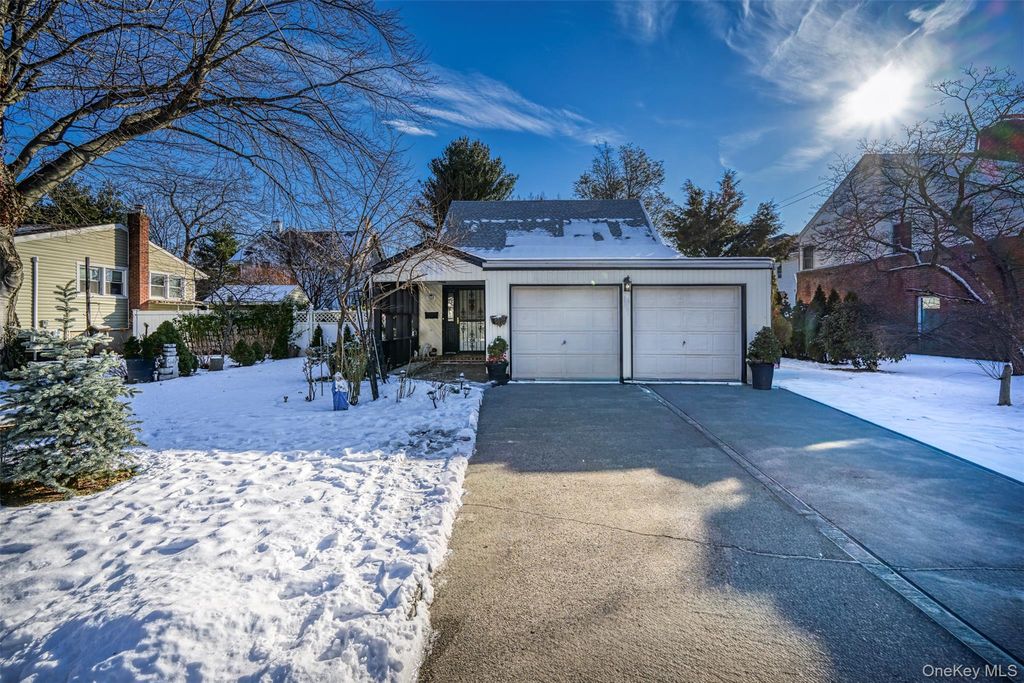 Photo of 524 Livingston Street, Westbury, NY 11590 (MLS # 954484)