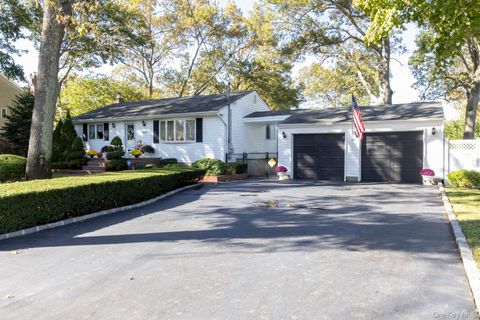 437 Peconic Street Ronkonkoma NY 11779