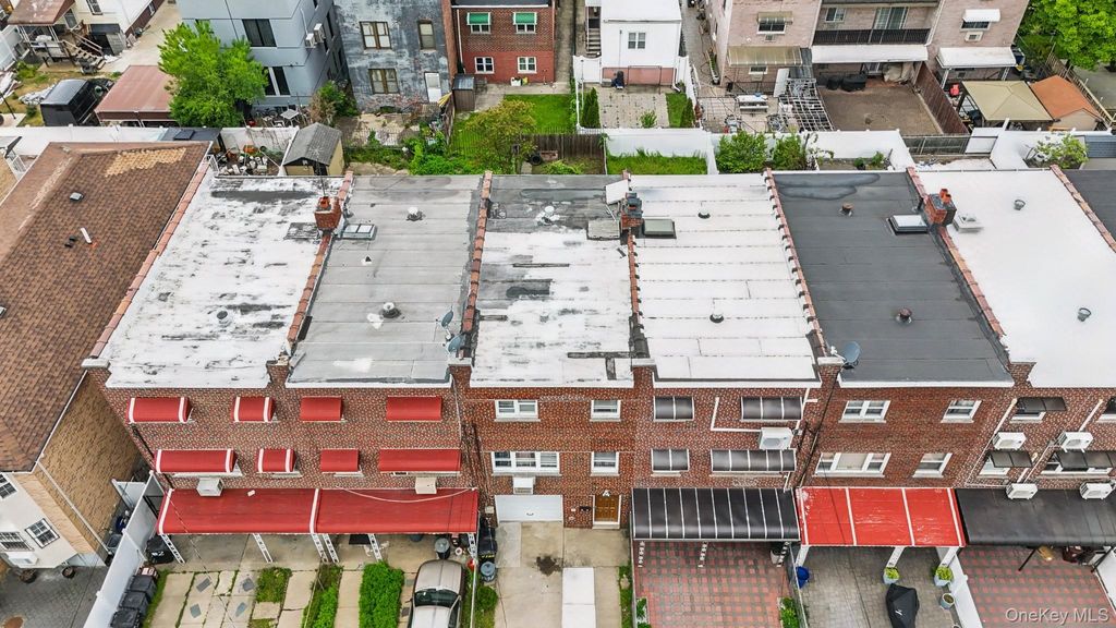 Photo of 2733 Hone Avenue, Bronx, NY 10469 (MLS # 1000472)