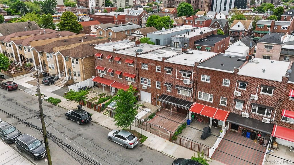Photo of 2733 Hone Avenue, Bronx, NY 10469 (MLS # 1000472)