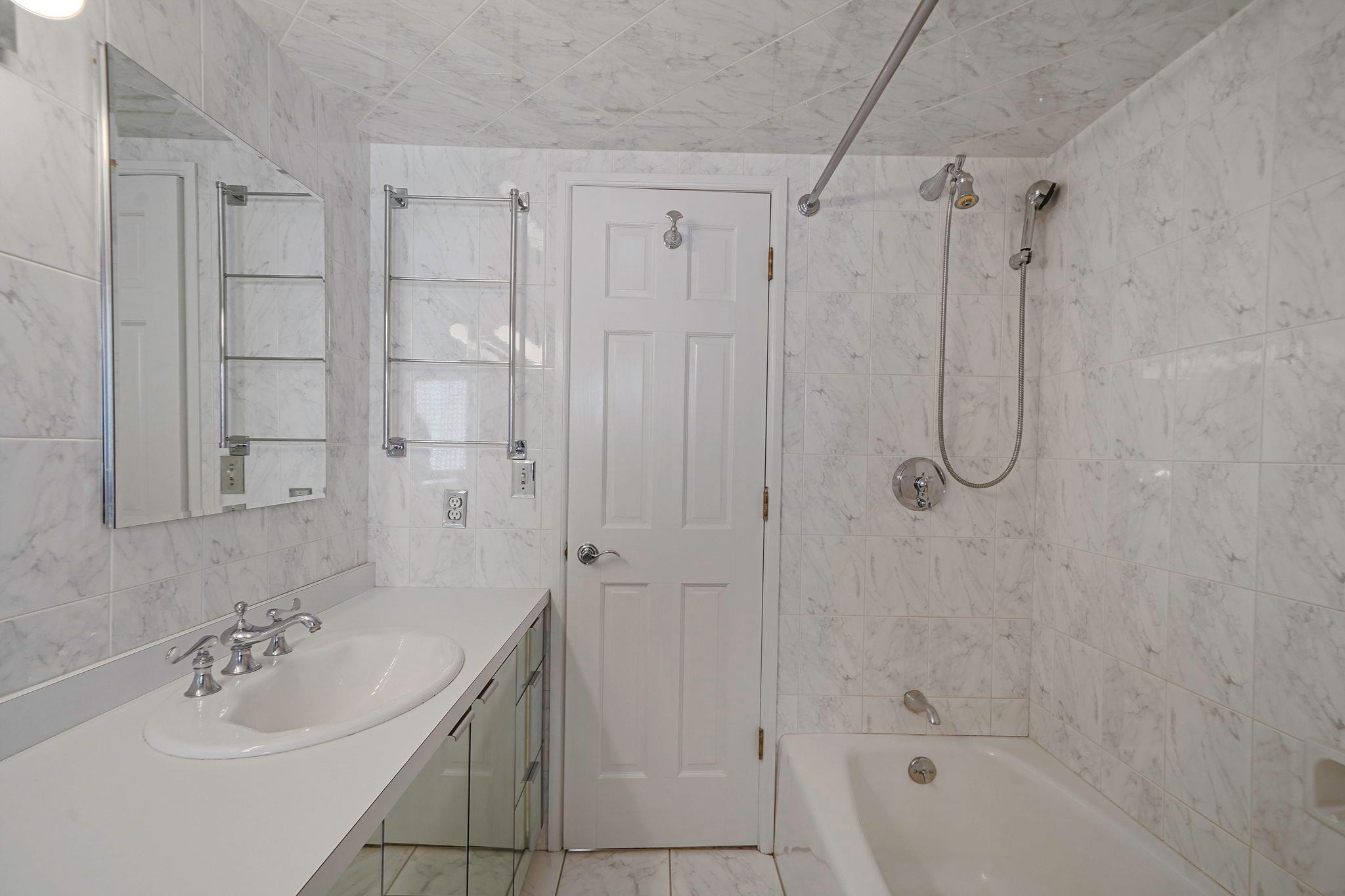 2925 Hewlett Avenue, Merrick, New York image 21