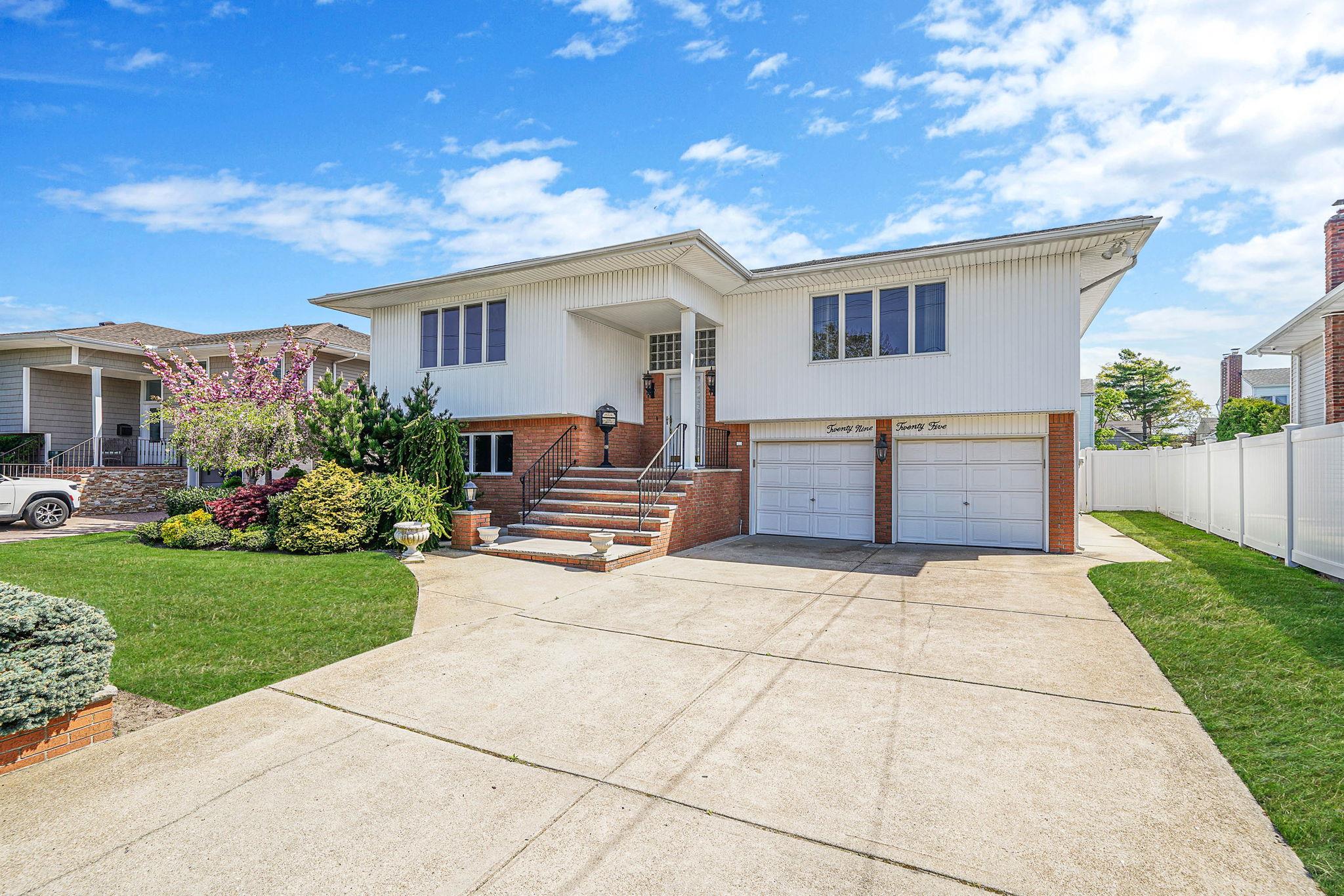 2925 Hewlett Avenue, Merrick, New York image 1