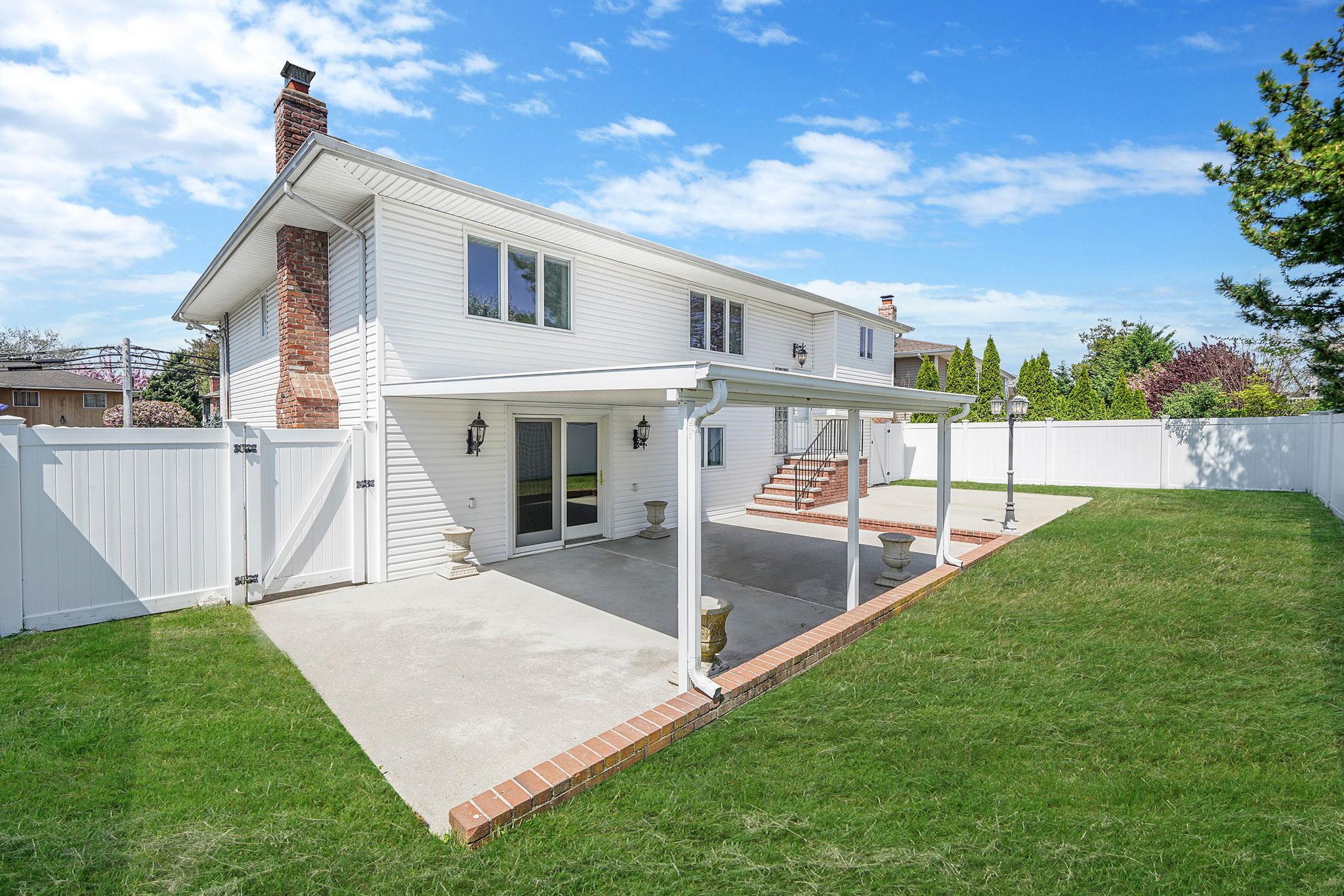 2925 Hewlett Avenue, Merrick, New York image 3
