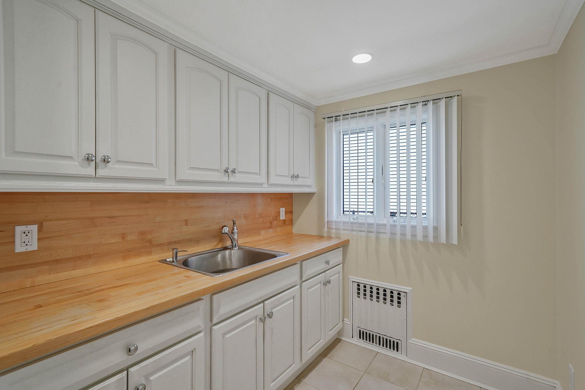 2925 Hewlett Avenue, Merrick, New York image 19